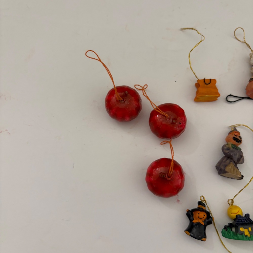 Vintage Halloween Miniature Ornament Lot Resin Witches Ghosts Pumpkins Apples - Picture 3 of 4